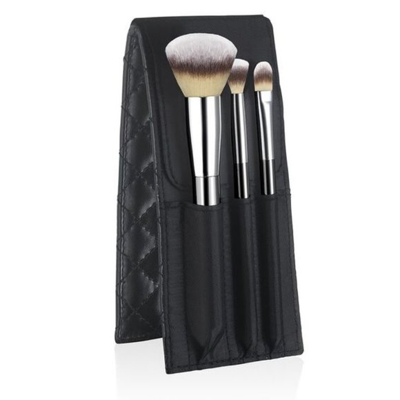 It Cosmetics Heavenly Luxe 6-pc Brush Collection with Travel Case MSRP $182 NWT - Picture 3 of 5